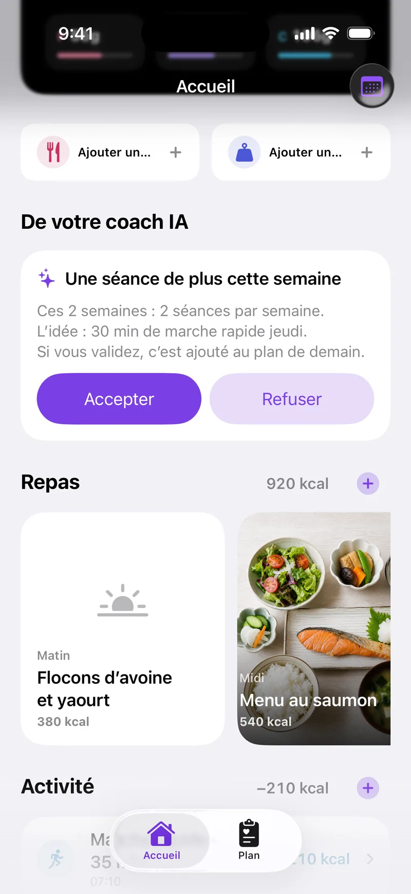 Écran d’accueil avec une suggestion du coach IA, les repas du jour et le sport
